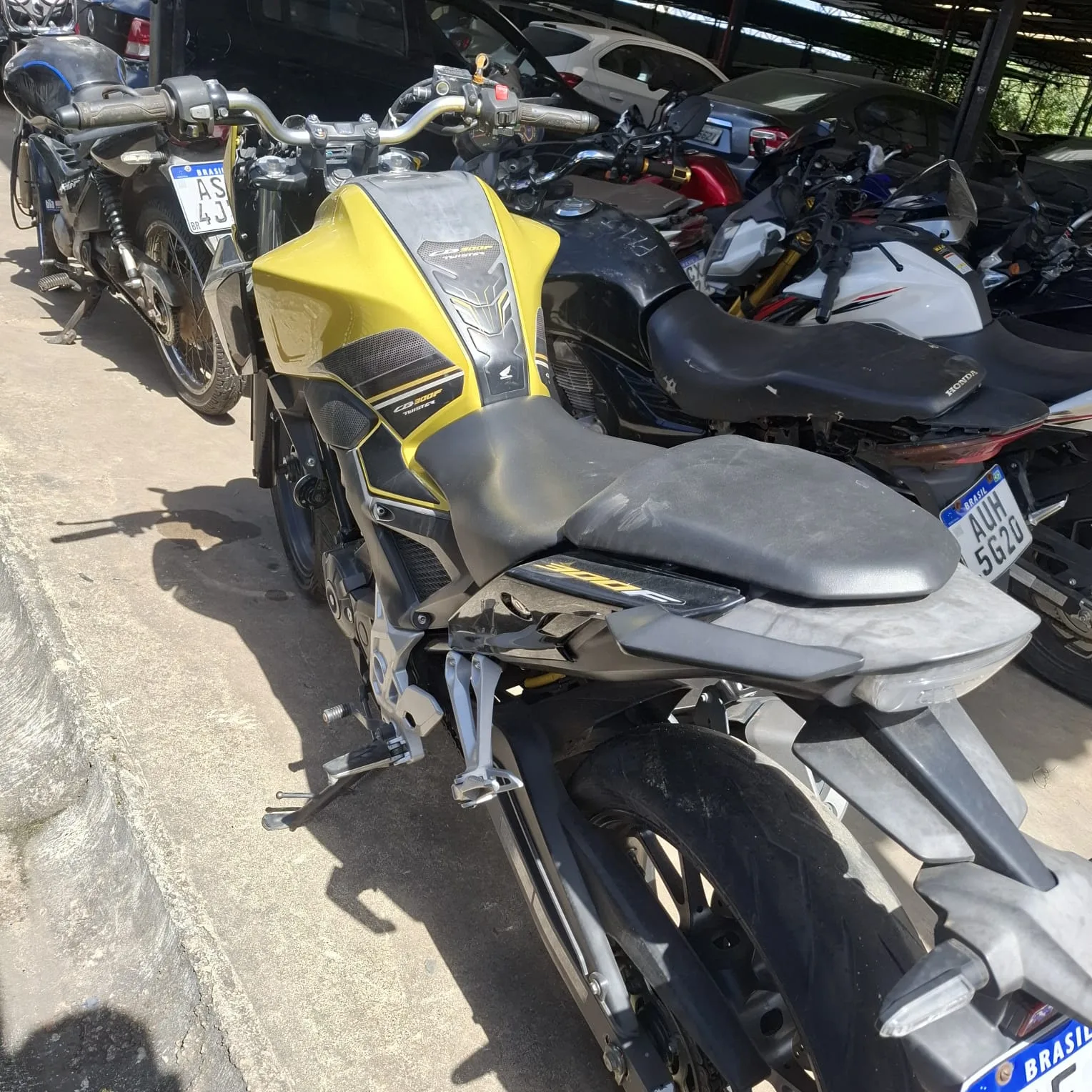 HONDA CB 2023
